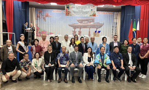 ロンドリーナ沖縄県人会の方々と集合写真 ロンドリーナ沖縄県人会の方々と集合写真